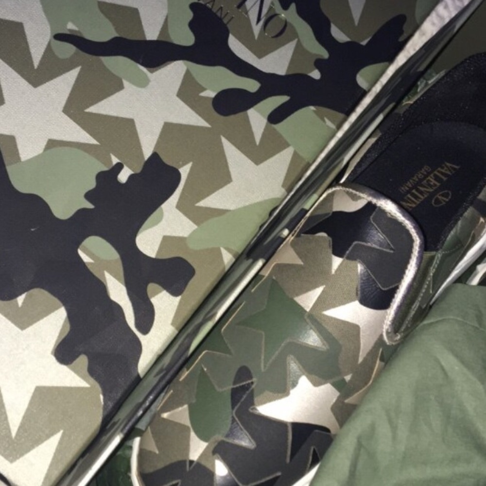 Men’s Valentino Slip on size 42 (9-9 1/2) NEW